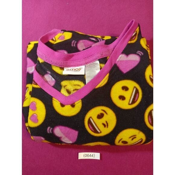 Emoji brand Ladies Velour Night Shirt - Size: Large (0644) - Picture 8 of 8